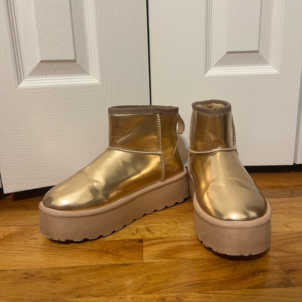 Metallic short boot